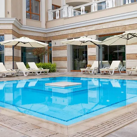 The Gallery - La Mer 5 *